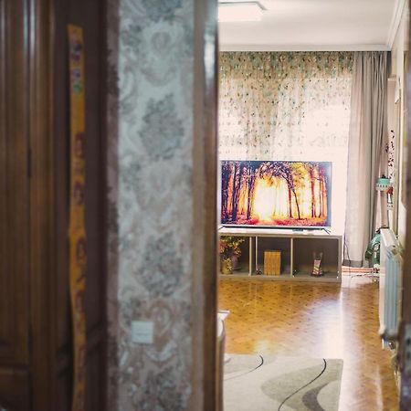 Mariamo'S Apartments Батуми Стая снимка