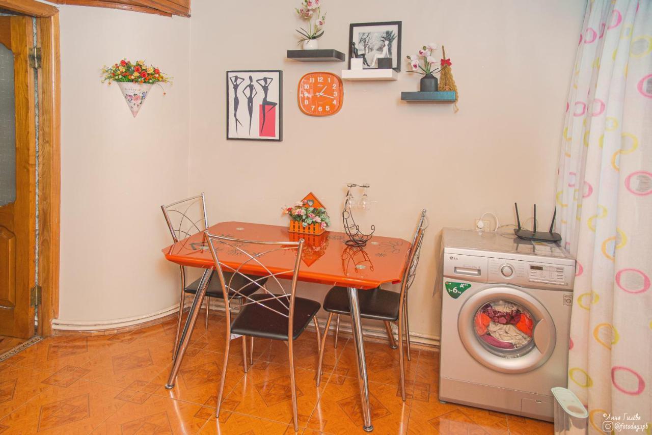 Mariamo'S Apartments Батуми Стая снимка